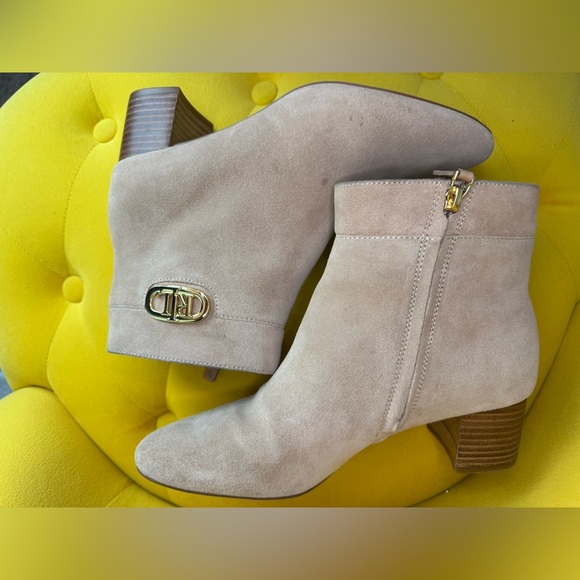 Ralph Lauren Wynne Bootie Women's Size 7.5 Brown/Suede Leather High Toe Slip On - Picture 1 of 12